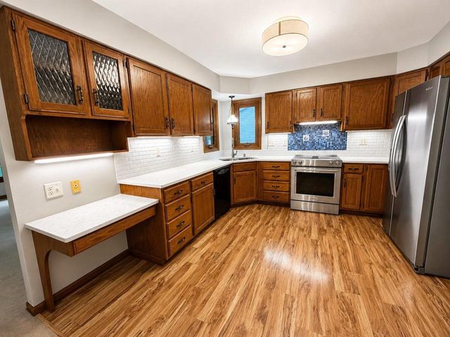 848 W SOUTH PARK AVENUE, Oshkosh, WI 54902