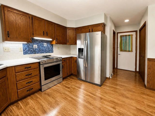 848 W SOUTH PARK AVENUE, Oshkosh, WI 54902