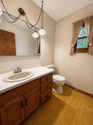 848 W SOUTH PARK AVENUE, Oshkosh, WI 54902