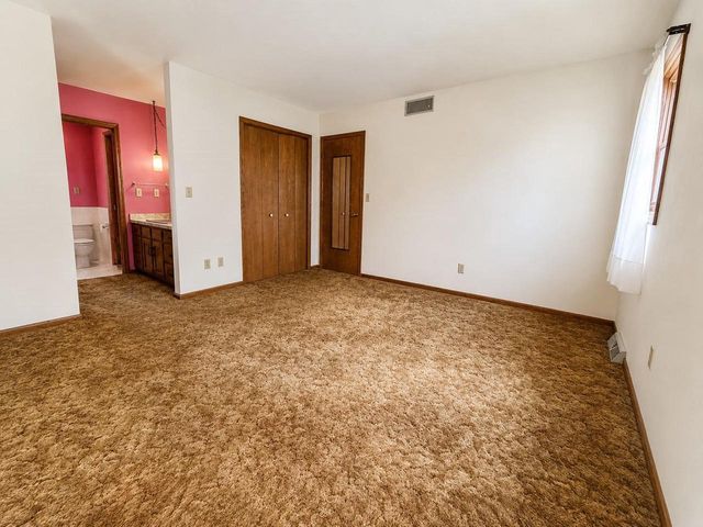 848 W SOUTH PARK AVENUE, Oshkosh, WI 54902