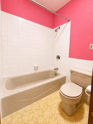 848 W SOUTH PARK AVENUE, Oshkosh, WI 54902