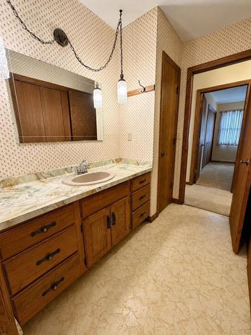 848 W SOUTH PARK AVENUE, Oshkosh, WI 54902