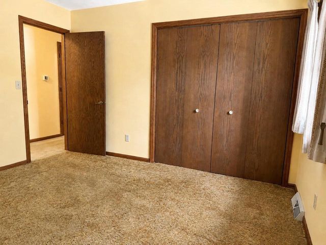 848 W SOUTH PARK AVENUE, Oshkosh, WI 54902