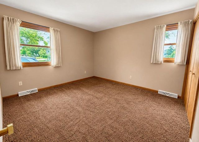 848 W SOUTH PARK AVENUE, Oshkosh, WI 54902