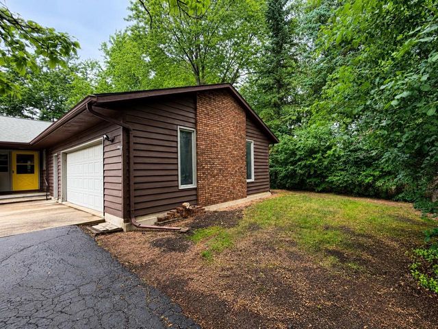 848 W SOUTH PARK AVENUE, Oshkosh, WI 54902