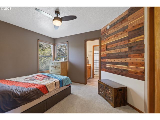 7655 RIDGEWOOD Dr, Gladstone, OR 97027