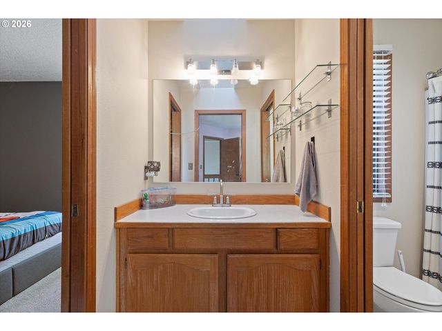 7655 RIDGEWOOD Dr, Gladstone, OR 97027