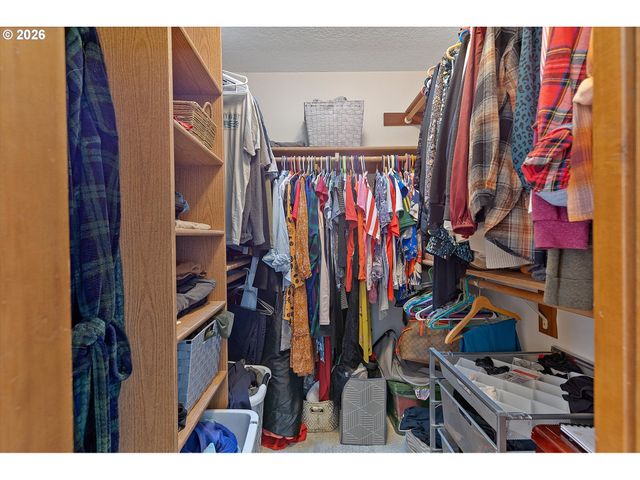 7655 RIDGEWOOD Dr, Gladstone, OR 97027