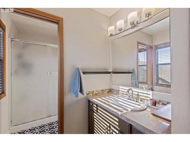 7655 RIDGEWOOD Dr, Gladstone, OR 97027