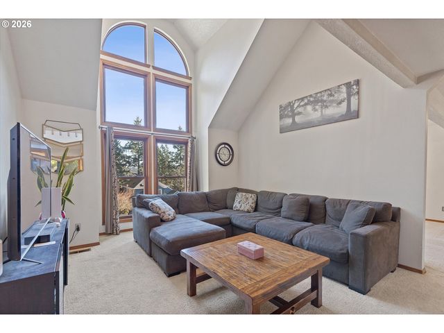 7655 RIDGEWOOD Dr, Gladstone, OR 97027