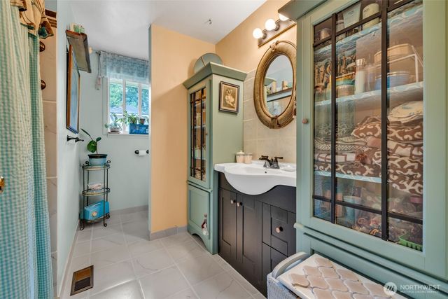 4905 96Th Avenue W, University Place, WA 98467