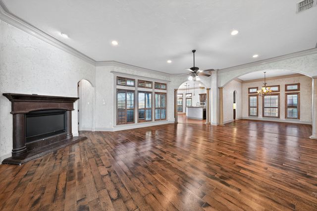 845 Thomas Crossing Drive, Fort Worth, TX 76028