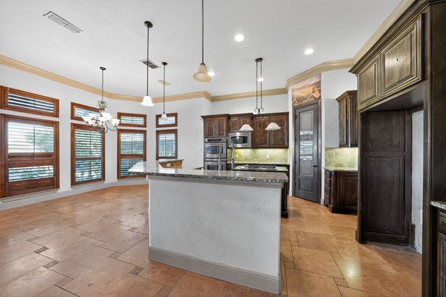 845 Thomas Crossing Drive, Fort Worth, TX 76028