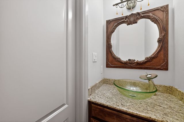 845 Thomas Crossing Drive, Fort Worth, TX 76028