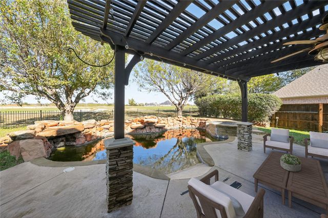 845 Thomas Crossing Drive, Fort Worth, TX 76028