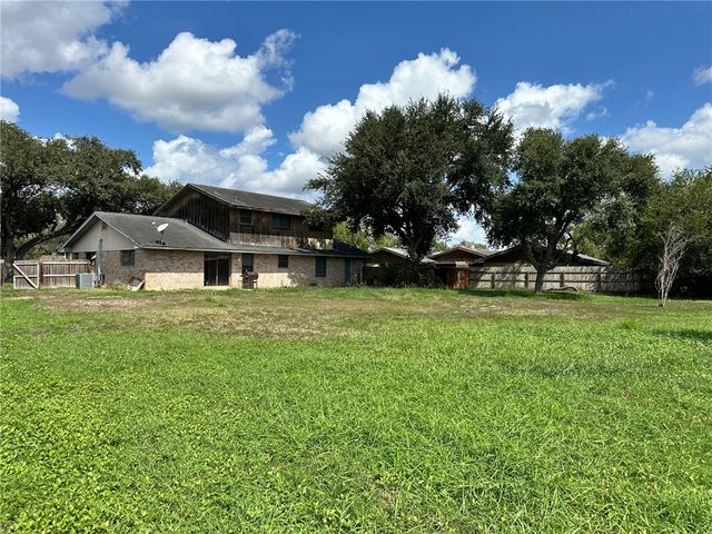 1927 South Park Dr, Kingsville, TX 78363