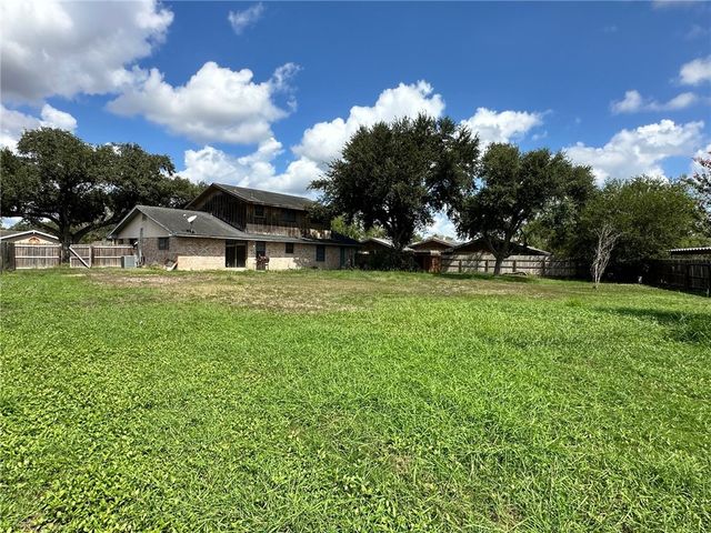 1927 South Park Dr, Kingsville, TX 78363