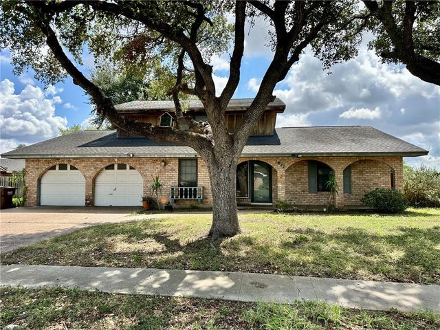 1927 South Park Dr, Kingsville, TX 78363