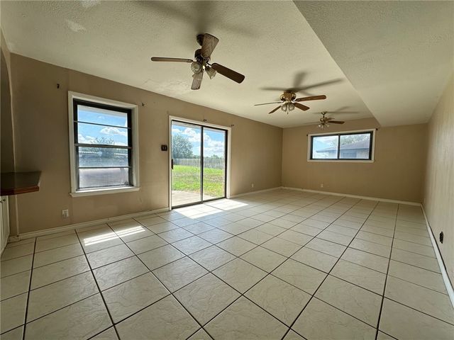 1927 South Park Dr, Kingsville, TX 78363