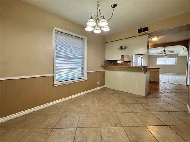 1927 South Park Dr, Kingsville, TX 78363