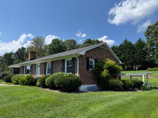 1044 Stoney Mountain RD, Martinsville, VA 24112