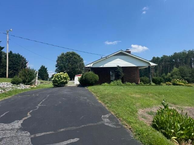 1044 Stoney Mountain RD, Martinsville, VA 24112