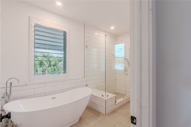 1075 Frank Whiteman BLVD, Naples, FL 34103