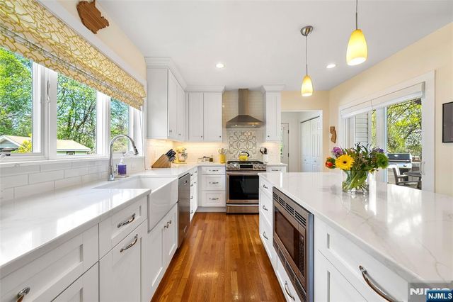 77 Oakdene Avenue, Teaneck, NJ 07666