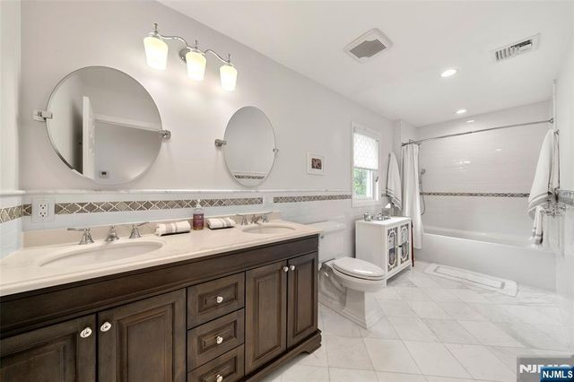 77 Oakdene Avenue, Teaneck, NJ 07666