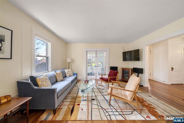 77 Oakdene Avenue, Teaneck, NJ 07666