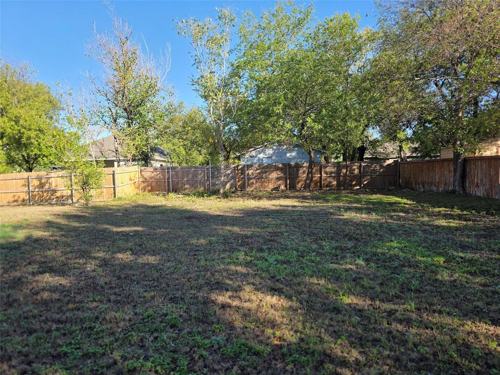 705 E Wardville Street, Cleburne, TX 76031 — exterior