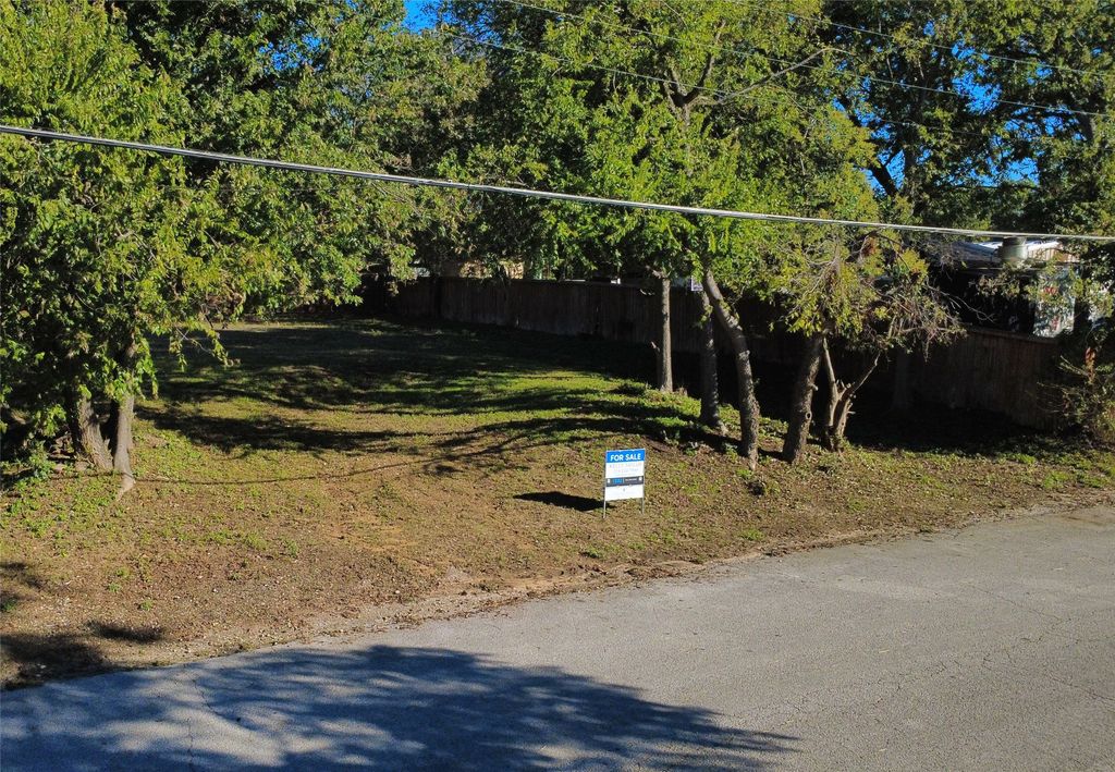 705 E Wardville Street, Cleburne, TX 76031 — photo 2