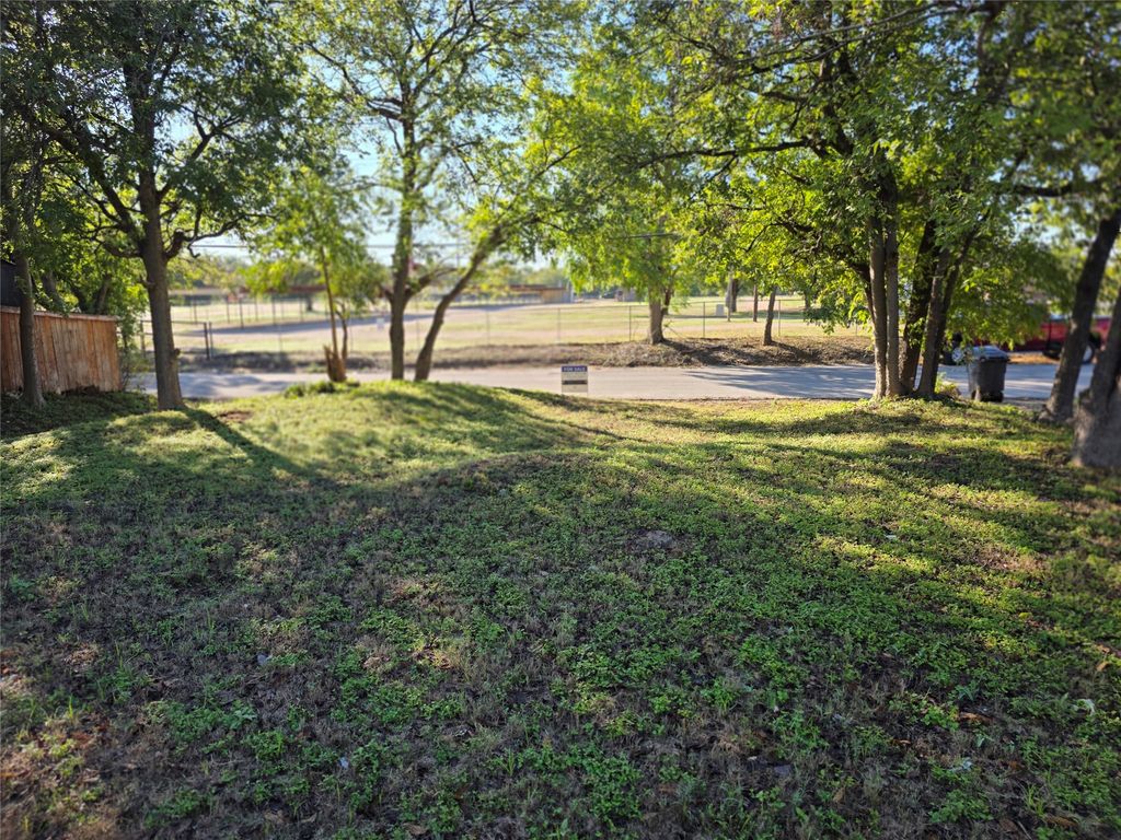 705 E Wardville Street, Cleburne, TX 76031 — photo 3
