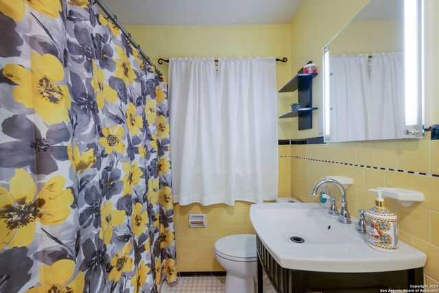 2623 W KINGS HWY, San Antonio, TX 78228