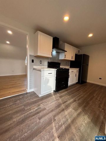 10-02 5th Street 2, Fair Lawn, NJ 07410