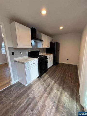 10-02 5th Street 2, Fair Lawn, NJ 07410