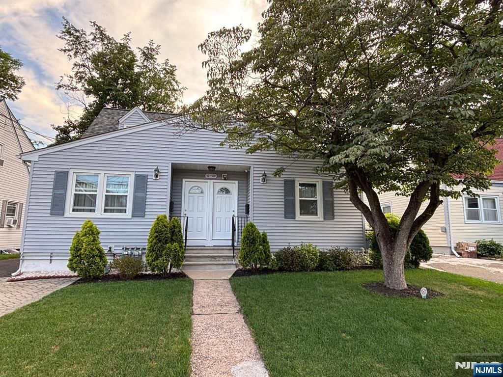 10-02 5th Street 2, Fair Lawn, NJ 07410