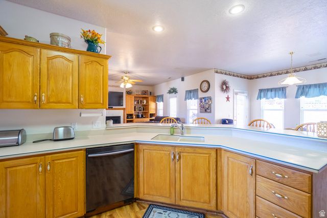 3734 W MITCHELL DR, Santa Clara, UT 84765