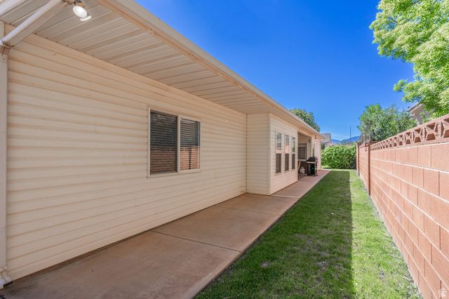 3734 W MITCHELL DR, Santa Clara, UT 84765