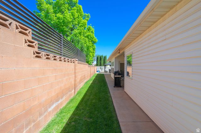 3734 W MITCHELL DR, Santa Clara, UT 84765