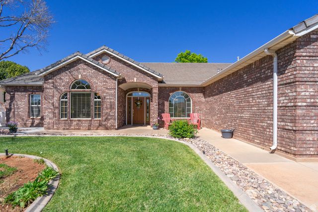 3734 W MITCHELL DR, Santa Clara, UT 84765