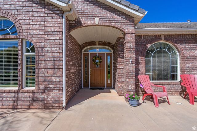 3734 W MITCHELL DR, Santa Clara, UT 84765