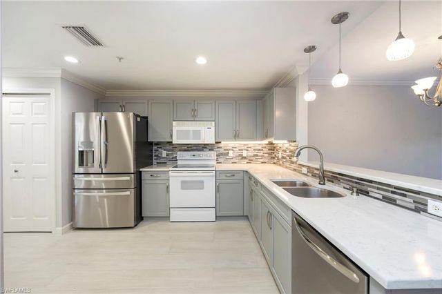 3023 Horizon LN 2507, Naples, FL 34109