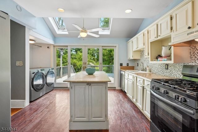 15 Thompson St, Newton Town, NJ 07860