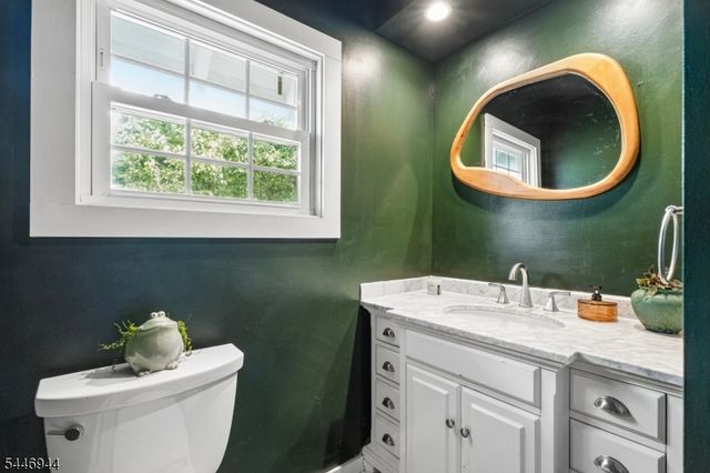 15 Thompson St, Newton Town, NJ 07860