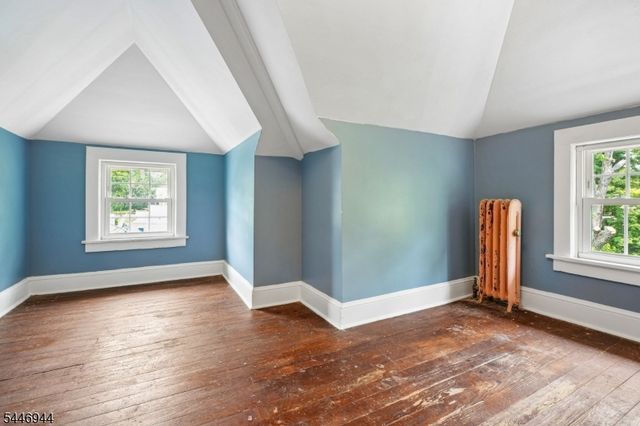15 Thompson St, Newton Town, NJ 07860