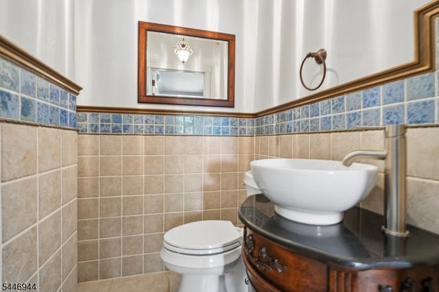 15 Thompson St, Newton Town, NJ 07860
