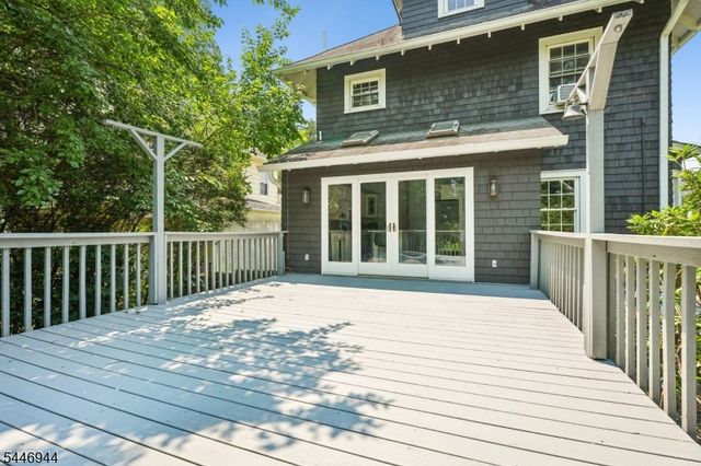 15 Thompson St, Newton Town, NJ 07860