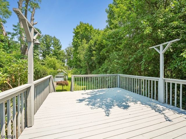 15 Thompson St, Newton Town, NJ 07860
