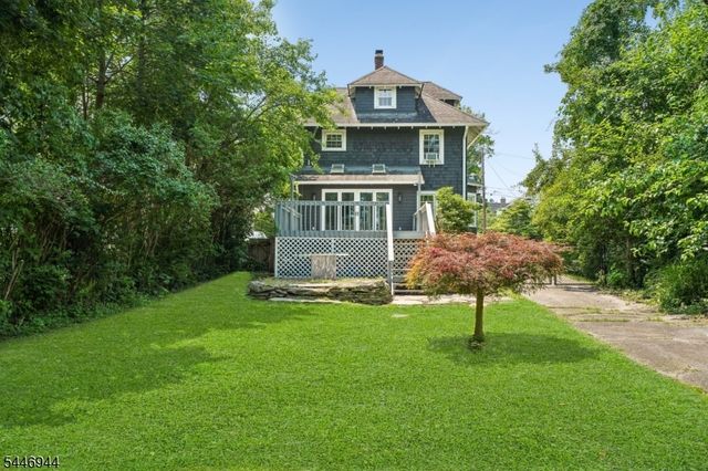 15 Thompson St, Newton Town, NJ 07860